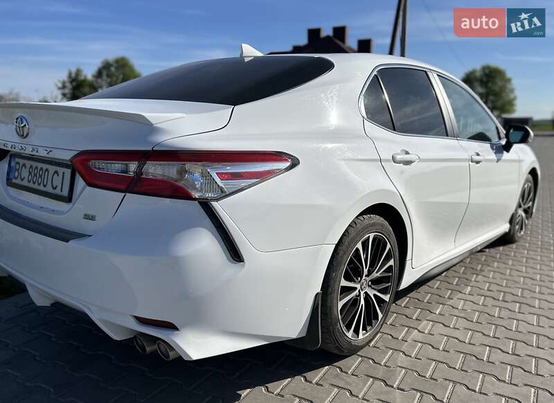 Седан Toyota Camry 2020 в Львове