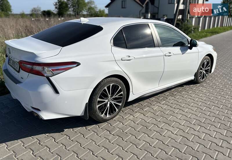 Седан Toyota Camry 2020 в Львове