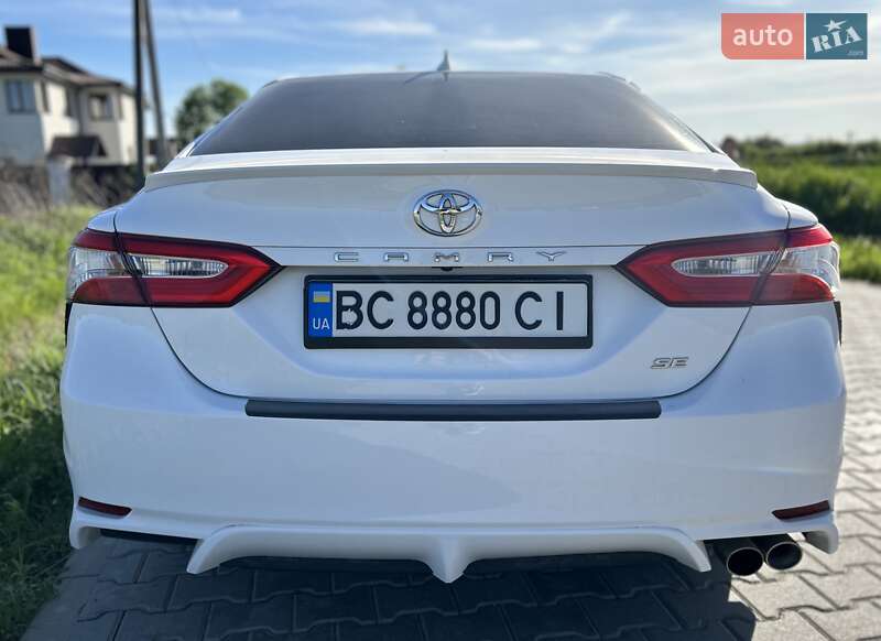 Седан Toyota Camry 2020 в Львове