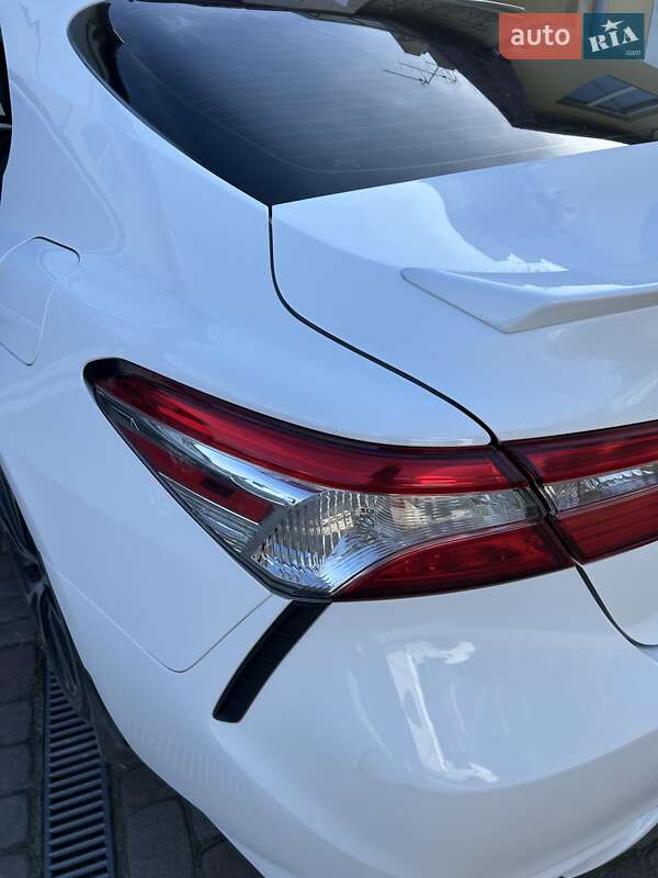 Седан Toyota Camry 2020 в Львове