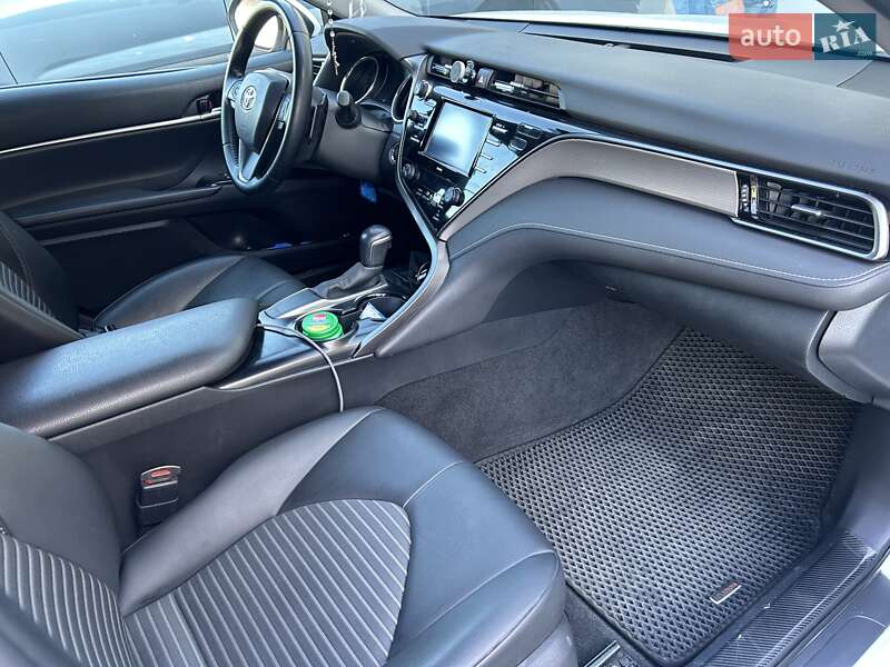 Седан Toyota Camry 2020 в Львове