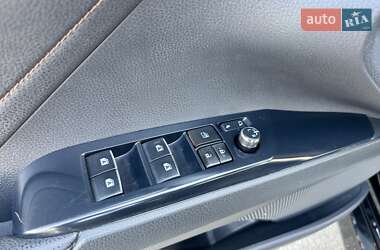 Седан Toyota Camry 2017 в 