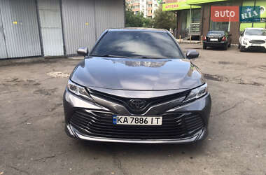 Седан Toyota Camry 2020 в Києві