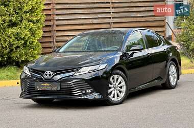 Седан Toyota Camry 2018 в Киеве