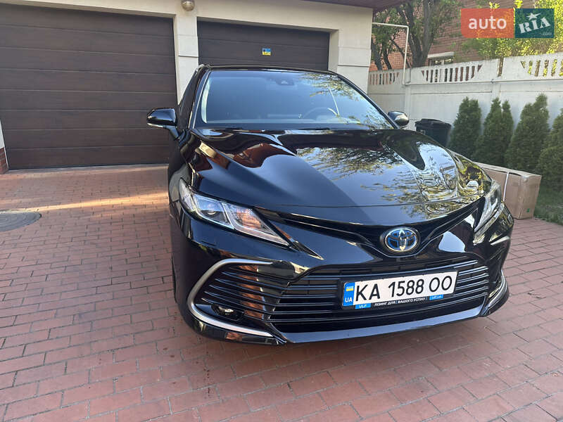 Седан Toyota Camry 2024 в 
