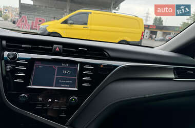 Седан Toyota Camry 2018 в 