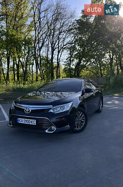 Седан Toyota Camry 2015 в Киеве