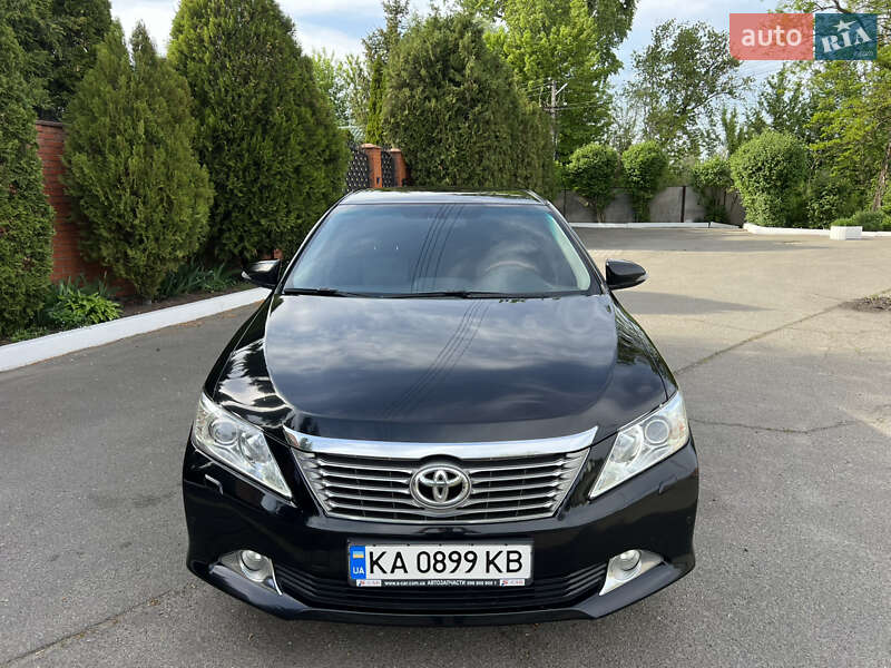 Седан Toyota Camry 2013 в Киеве