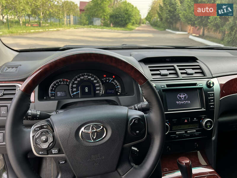 Седан Toyota Camry 2013 в Киеве