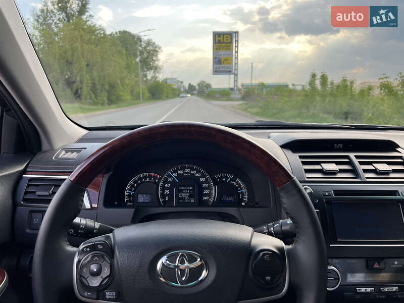 Седан Toyota Camry 2013 в Киеве