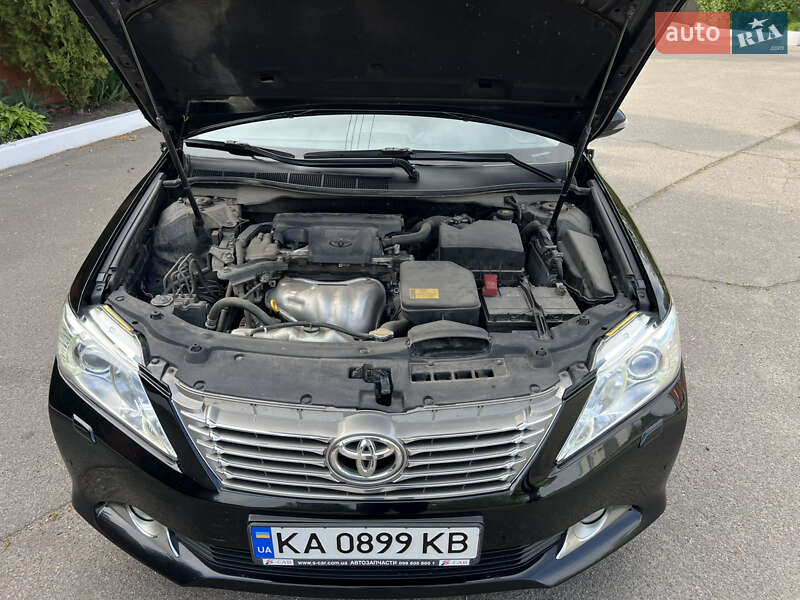 Седан Toyota Camry 2013 в Киеве