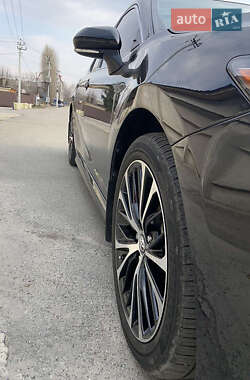 Седан Toyota Camry 2019 в 