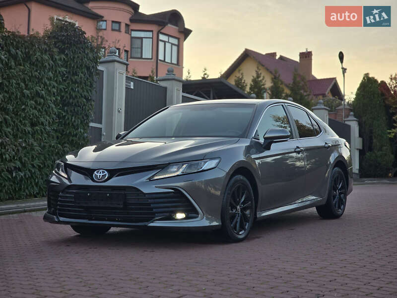 Седан Toyota Camry 2022 в 