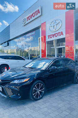 Седан Toyota Camry 2018 в Львові