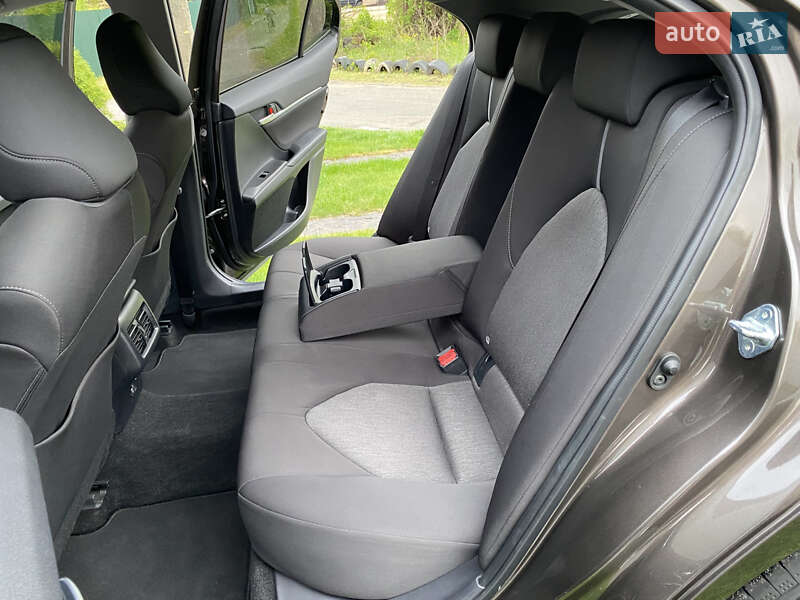 Седан Toyota Camry 2021 в Києві