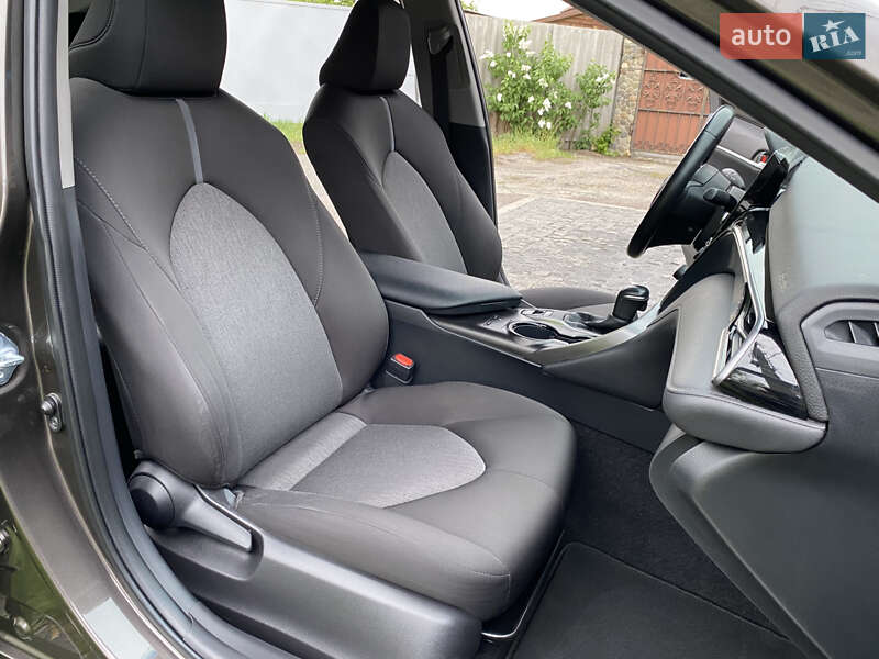 Седан Toyota Camry 2021 в Києві