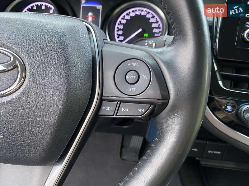 Седан Toyota Camry 2021 в Києві