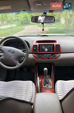 Седан Toyota Camry 2004 в 