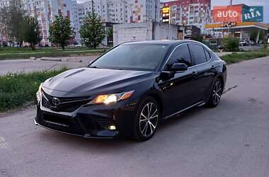 Седан Toyota Camry 2019 в Харькове