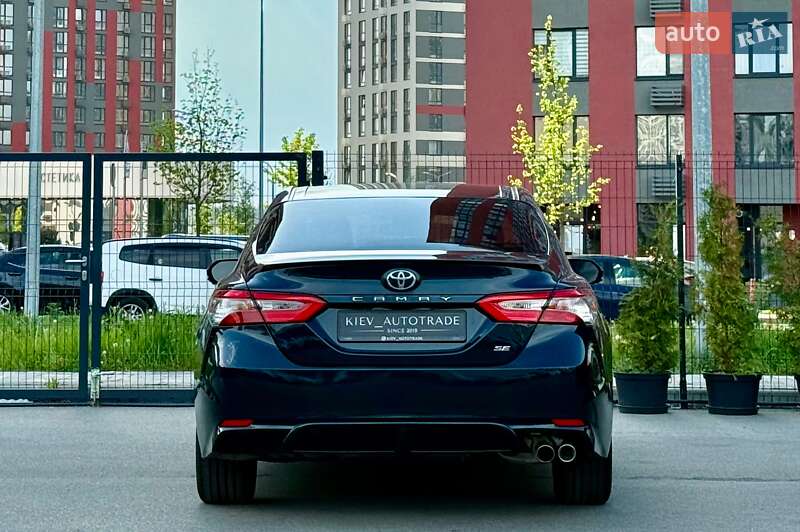 Седан Toyota Camry 2018 в Києві