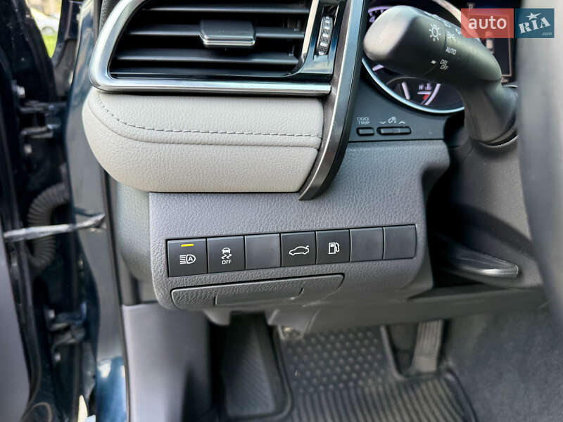 Седан Toyota Camry 2018 в Києві