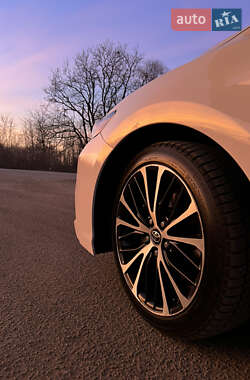 Седан Toyota Camry 2017 в 