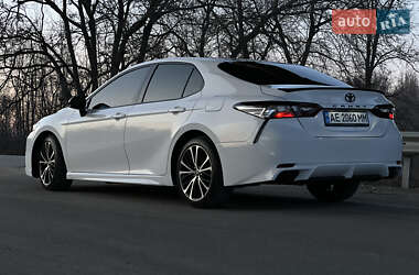 Седан Toyota Camry 2017 в 