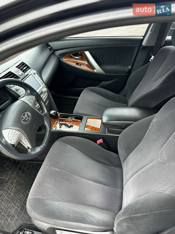 Седан Toyota Camry 2010 в Києві
