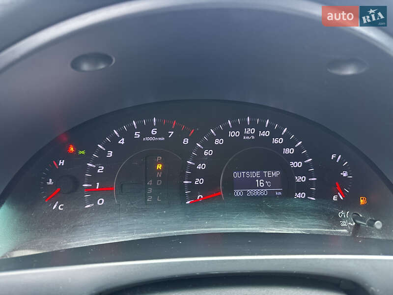 Седан Toyota Camry 2010 в Києві