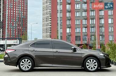 Седан Toyota Camry 2019 в 