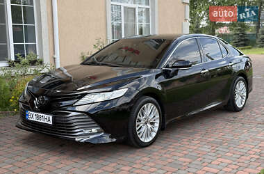 Седан Toyota Camry 2018 в Києві