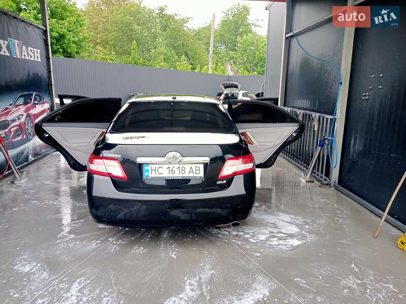 Седан Toyota Camry 2011 в Стрые
