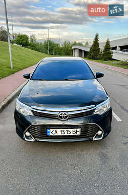 Седан Toyota Camry 2015 в Киеве