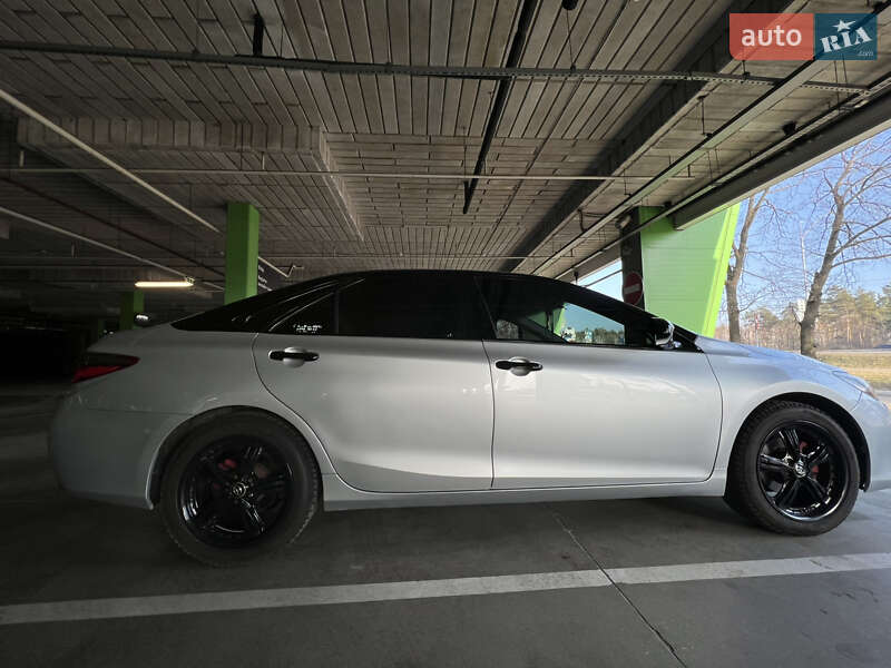 Седан Toyota Camry 2015 в Киеве