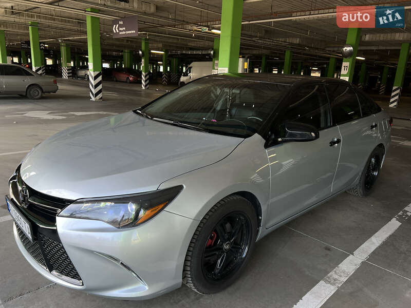 Седан Toyota Camry 2015 в Киеве
