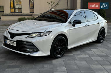 Седан Toyota Camry 2018 в Києві