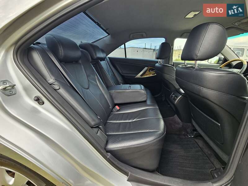 Седан Toyota Camry 2006 в Луцке