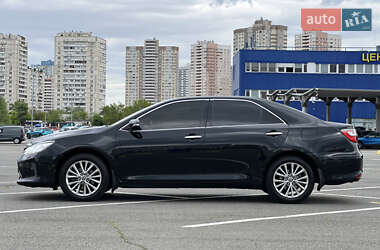 Седан Toyota Camry 2016 в Киеве