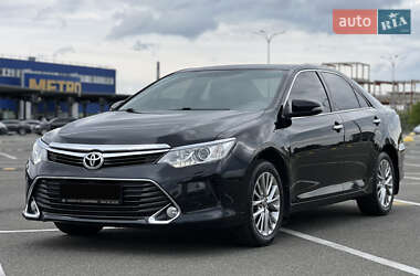 Седан Toyota Camry 2016 в Киеве