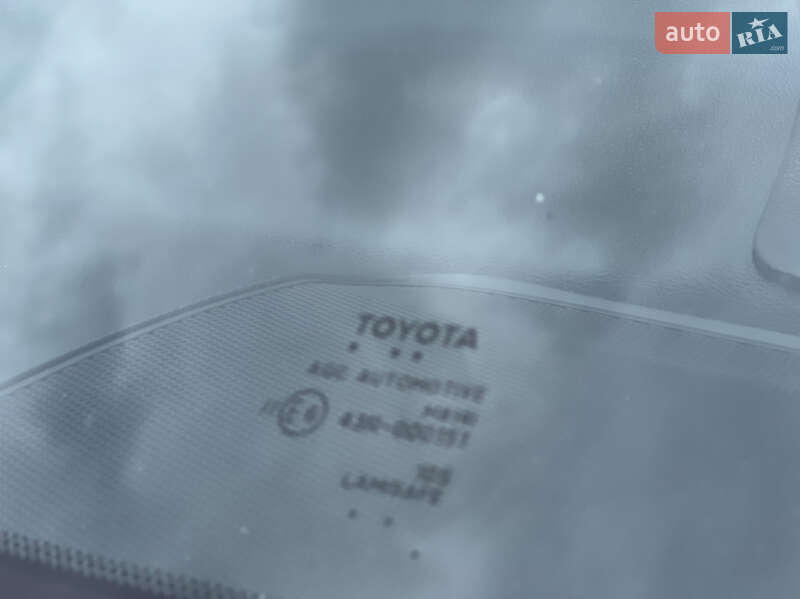 Седан Toyota Camry 2016 в Киеве
