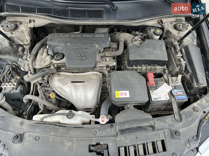 Седан Toyota Camry 2016 в Киеве
