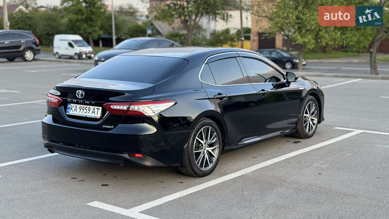 Седан Toyota Camry 2020 в Киеве