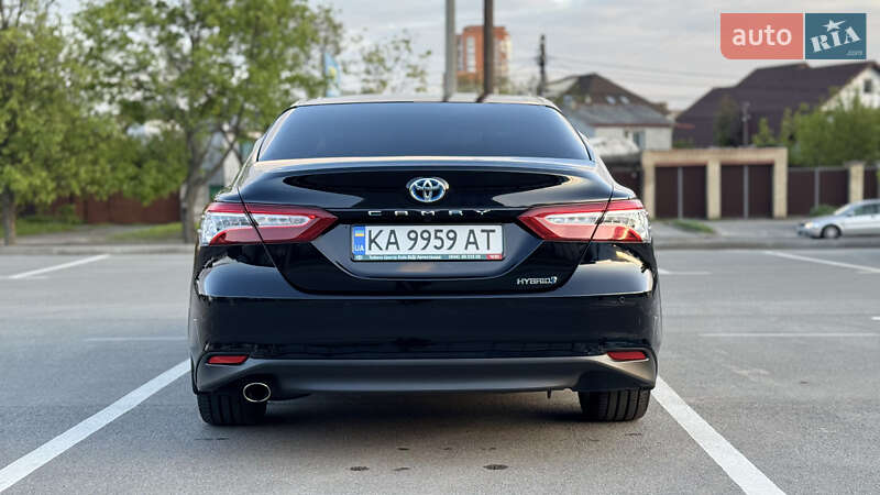 Седан Toyota Camry 2020 в Киеве