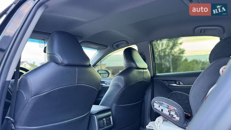 Седан Toyota Camry 2020 в Киеве