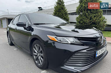 Седан Toyota Camry 2017 в Киеве