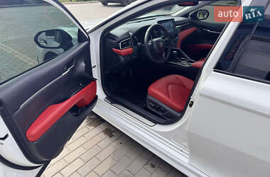 Седан Toyota Camry 2022 в Виннице