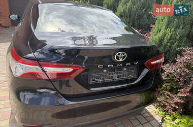Седан Toyota Camry 2018 в Дніпрі
