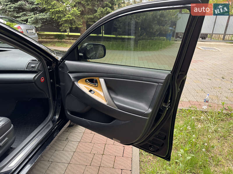 Седан Toyota Camry 2007 в Мукачевому