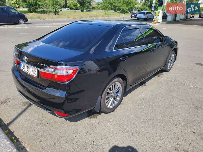 Седан Toyota Camry 2017 в Киеве
