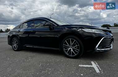 Седан Toyota Camry 2023 в 